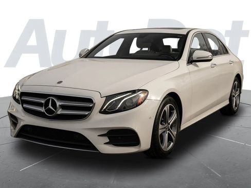 Used 2018 Mercedes-Benz E 300 E 300 4MATIC Sedan 4D image 5