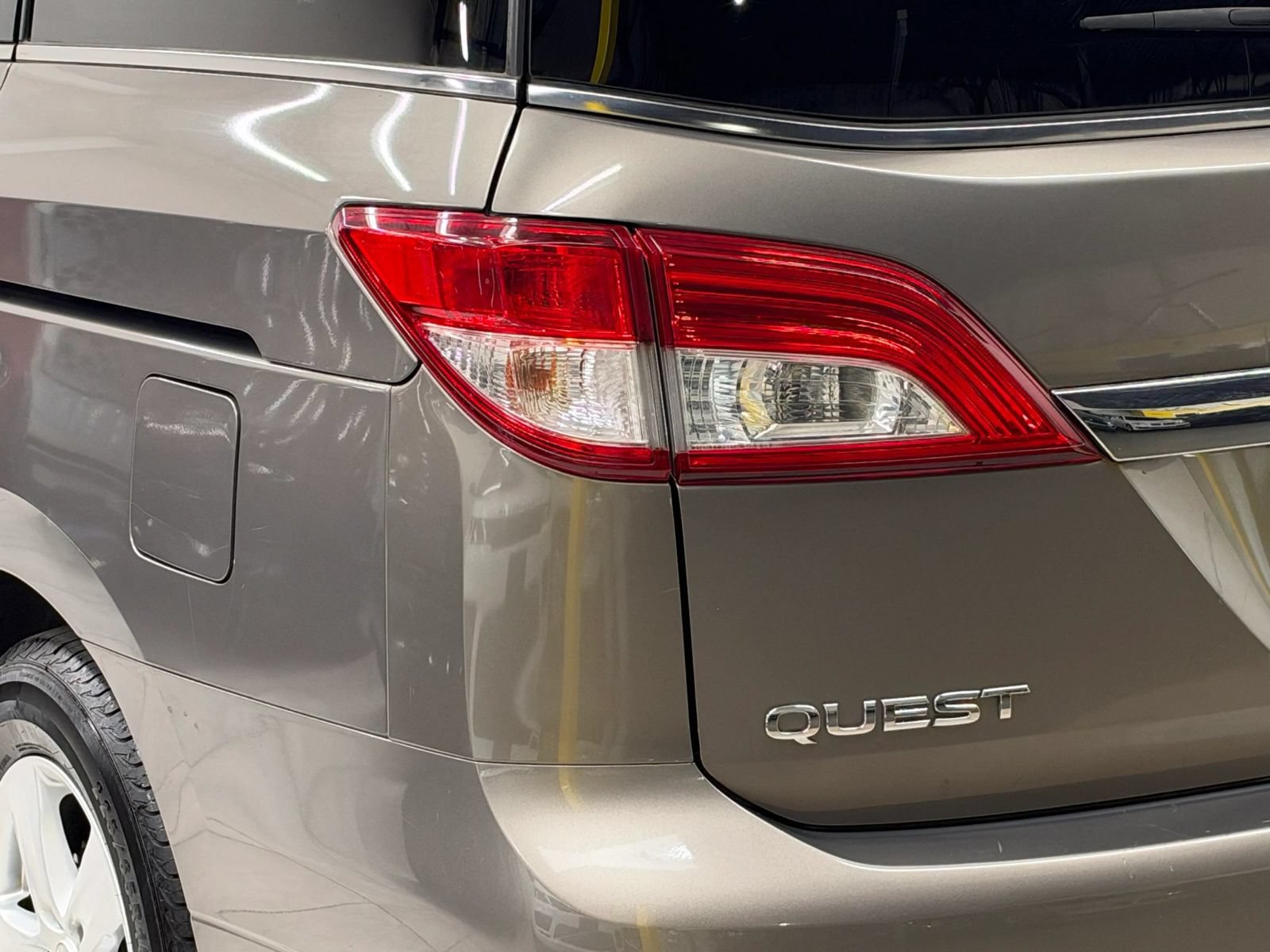 Used 2014 Nissan Quest SV w/ Leather Package FWD image 12