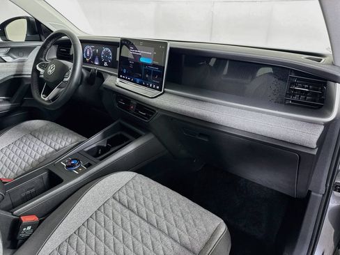 Used 2025 Volkswagen Tiguan S FWD image 34