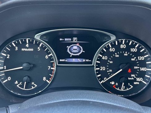 Used 2020 Nissan Pathfinder SL AWD/4WD image 32