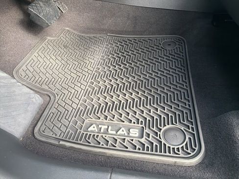 Certified 2024 Volkswagen Atlas Cross Sport SE image 17