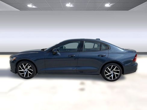 Used 2020 Volvo S60 T5 Momentum FWD image 2