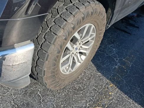 Used 2021 Ford F150 Lariat RWD image 4