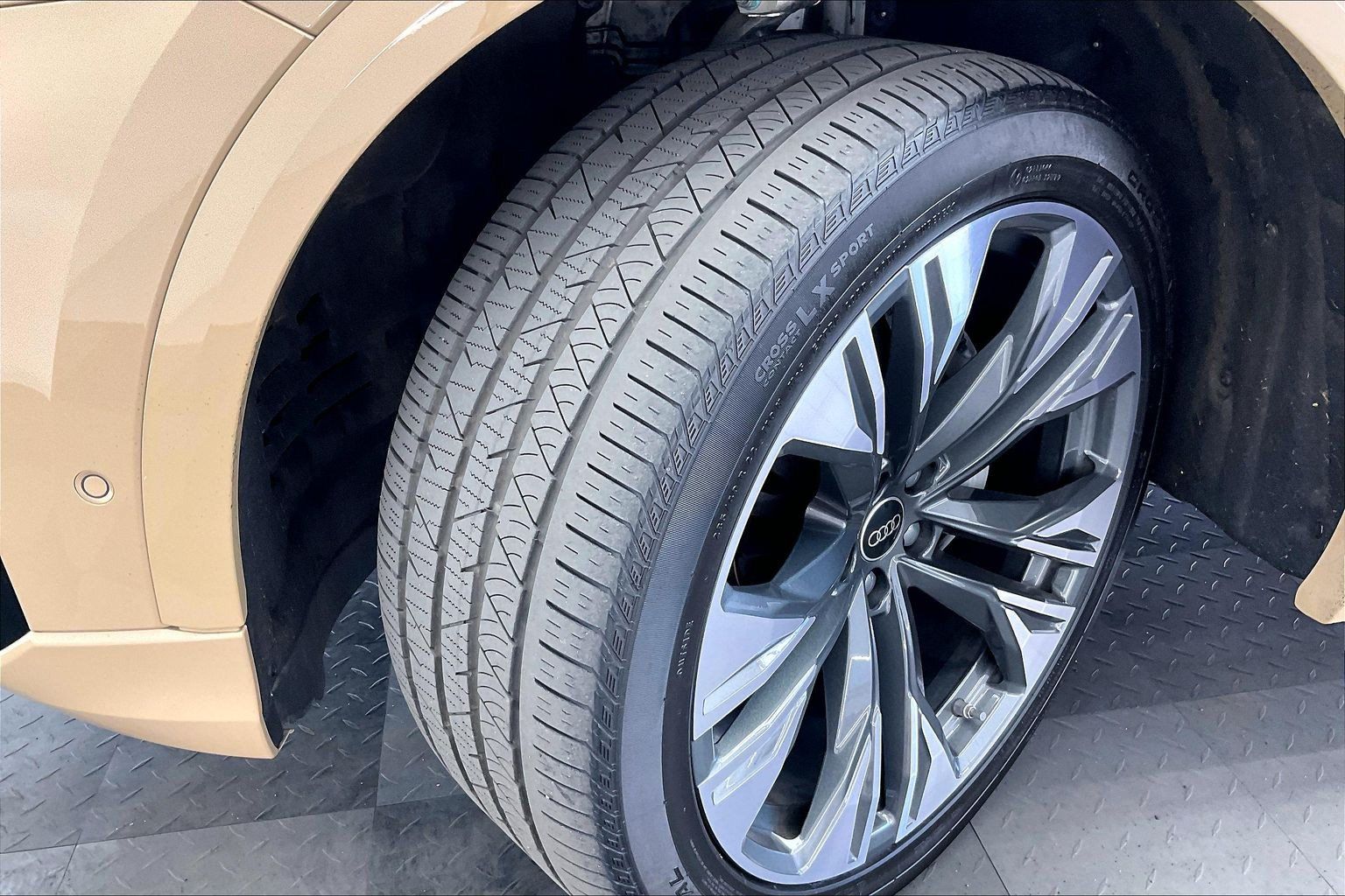 Used 2024 Audi Q8 Premium Plus AWD/4WD image 32