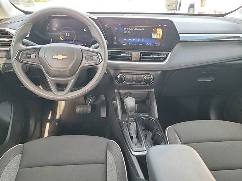 Used 2025 Chevrolet TrailBlazer LS w/ LS Convenience Package FWD image 10