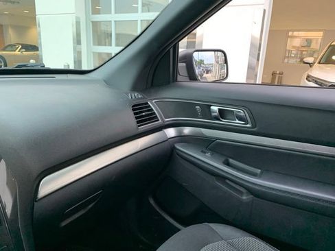 Used 2019 Ford Explorer XLT FWD image 15