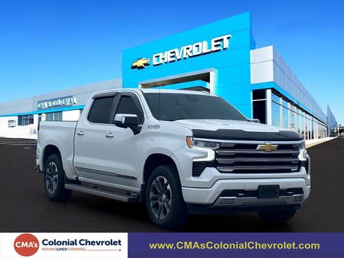 Used 2022 Chevrolet Silverado 1500 High Country w/ Z71 Off-Road Package AWD/4WD image 1