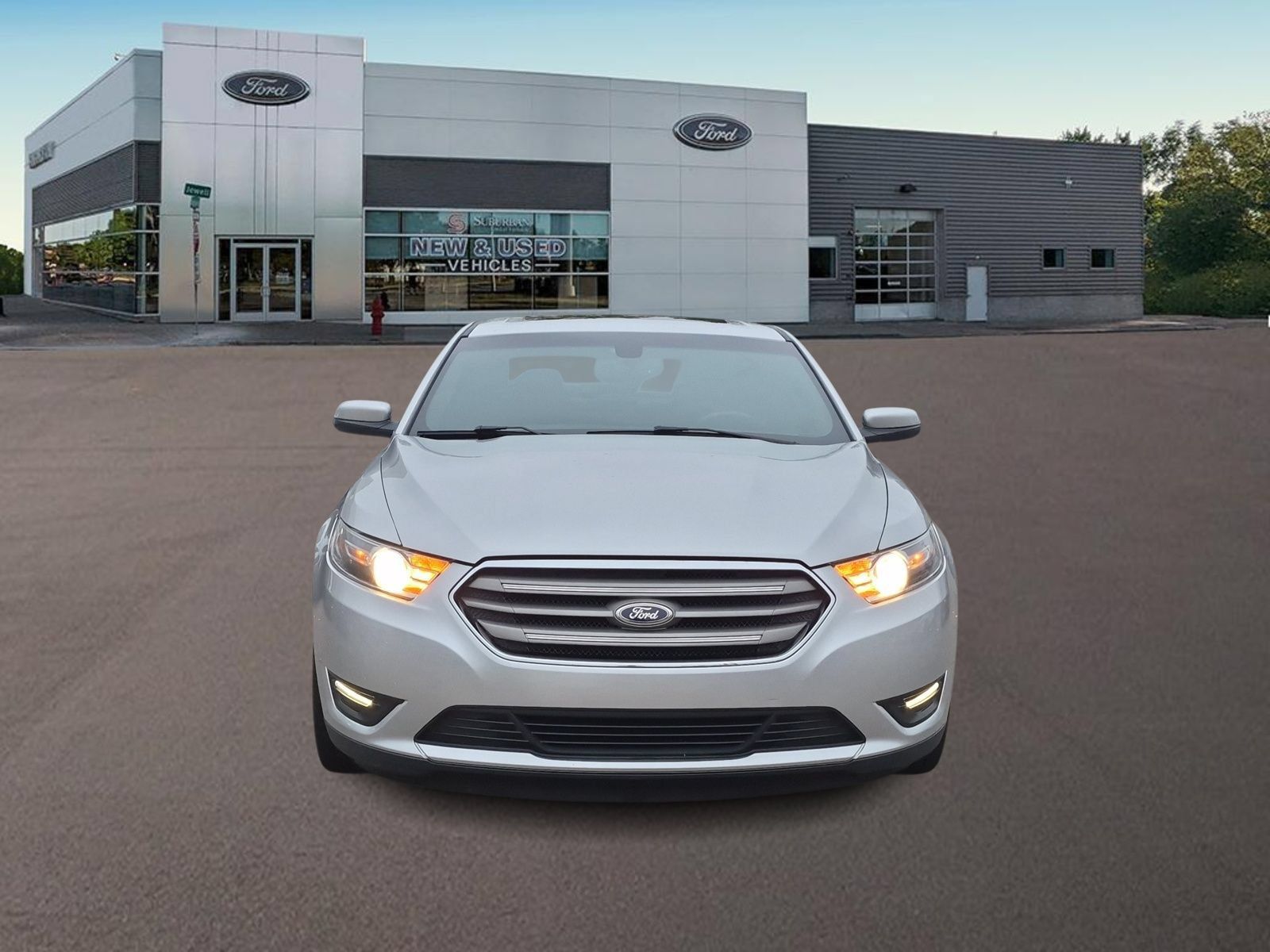 Used 2016 Ford Taurus SEL w/ Equipment Group 201A AWD/4WD image 3