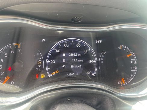 Used 2021 Jeep Grand Cherokee Laredo X RWD image 6