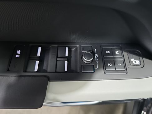 Used 2022 Land Rover Defender 110 X-Dynamic SE AWD/4WD image 28