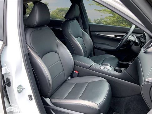 Used 2023 INFINITI QX50 Luxe FWD image 28