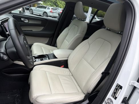 Used 2023 Volvo XC40 B5 Plus w/ Climate Package AWD/4WD image 16