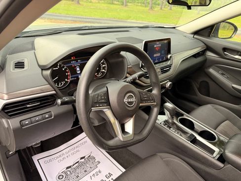 Used 2024 Nissan Altima 2.5 SV FWD image 13