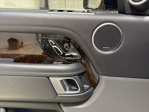 Used 2018 Land Rover Range Rover Supercharged image 12