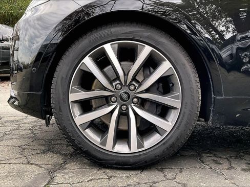 Used 2023 Land Rover Discovery S R-Dynamic image 12