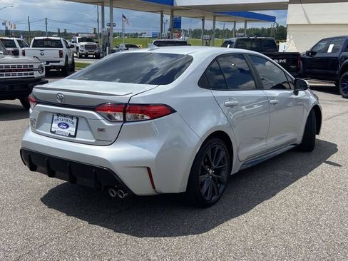 Used 2024 Toyota Corolla SE FWD image 3