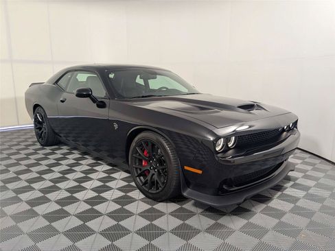 Used 2016 Dodge Challenger SRT Hellcat RWD image 4