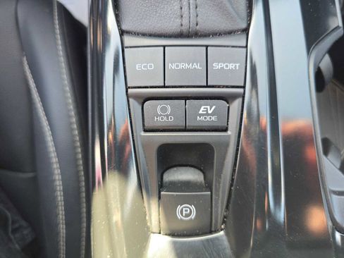 Certified 2025 Toyota Camry SE FWD image 33