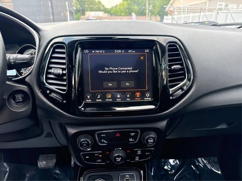 Used 2018 Jeep Compass Limited w/ Navigation Group AWD/4WD image 14