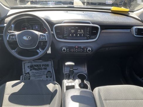 Used 2020 Kia Sorento AWD V6 image 17