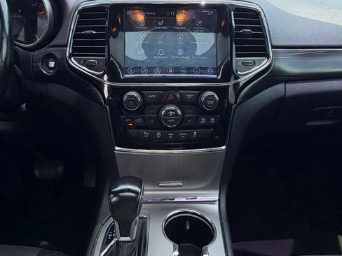 Used 2020 Jeep Grand Cherokee Altitude AWD/4WD image 15