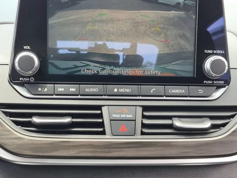 Used 2025 Nissan Altima 2.5 SV FWD image 19