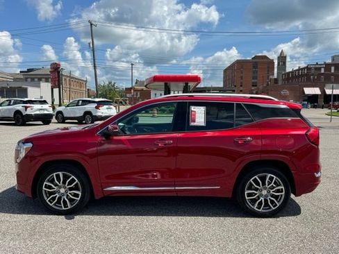 Used 2024 GMC Terrain Denali w/ Denali Premium Package AWD/4WD image 3