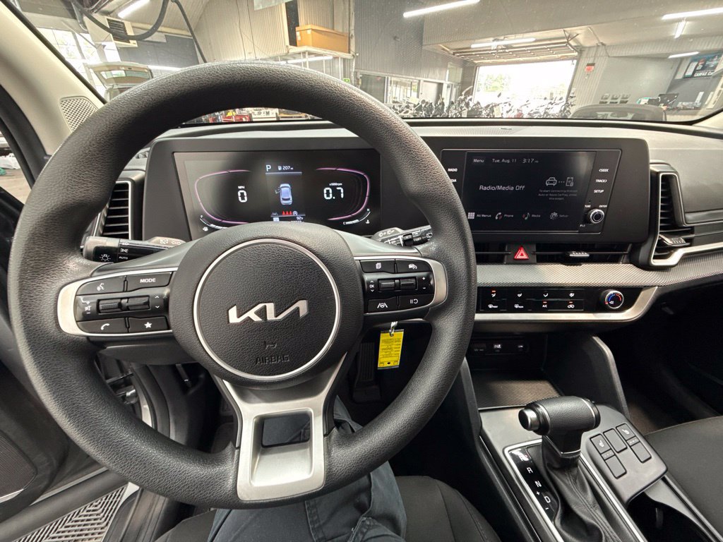 Used 2024 Kia Sportage LX AWD/4WD image 16