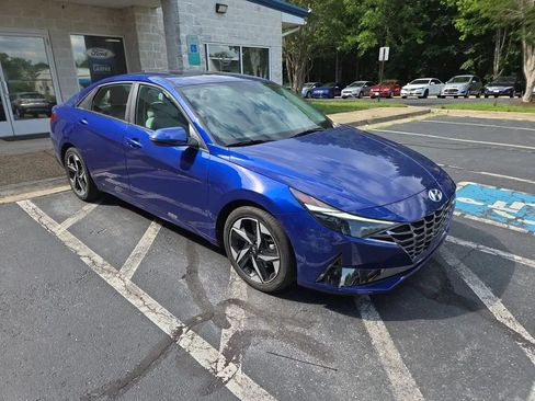 Used 2023 Hyundai Elantra Limited FWD image 4