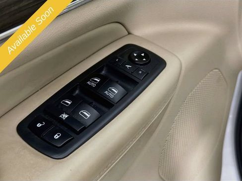 Used 2019 Jeep Grand Cherokee Overland w/ Jeep Active Safety Group AWD/4WD image 18