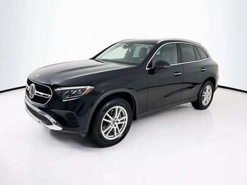 Used 2023 Mercedes-Benz GLC 300 4MATIC image 3