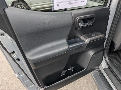 Used 2018 Toyota Tacoma TRD Sport w/ Technology Package image 34