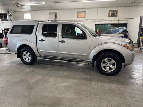 Used 2012 Nissan Frontier SV AWD/4WD image 5