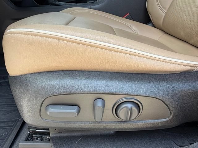 Used 2022 Chevrolet Traverse Premier FWD image 15