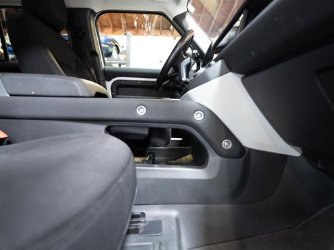 Used 2020 Land Rover Defender 110 image 79