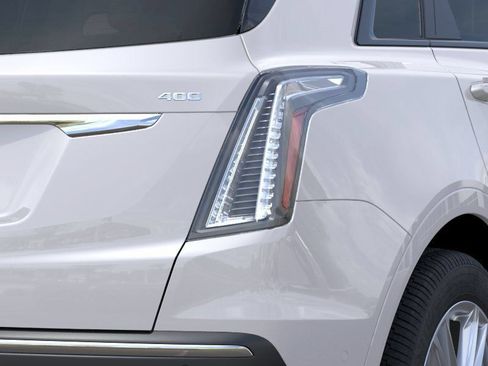 New 2026 Cadillac XT5 Sportv w/ LPO, Floor Liner Package AWD/4WD image 11