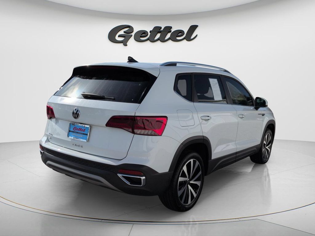 Used 2024 Volkswagen Taos SE FWD image 5