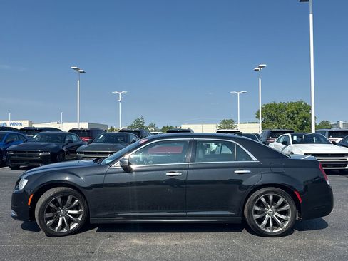 Used 2015 Chrysler 300 C Platinum w/ Light Group RWD image 5