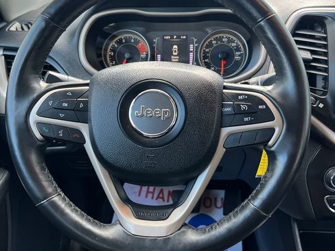Used 2016 Jeep Cherokee Latitude w/ Cold Weather Group AWD/4WD image 19