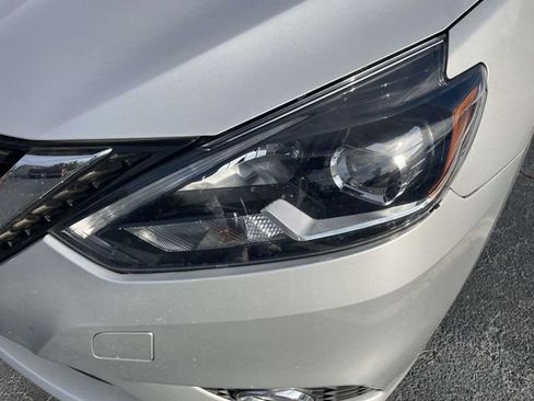 Used 2018 Nissan Sentra SR w/ Technology Package FWD image 6