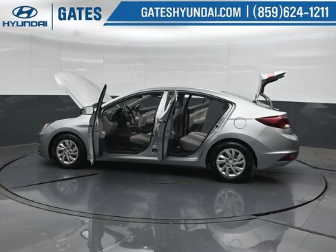 Used 2020 Hyundai Elantra SE FWD image 50