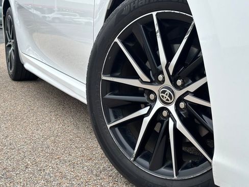 Used 2021 Toyota Camry SE FWD image 2