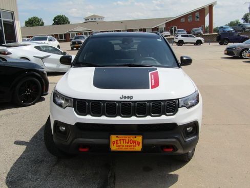 Used 2024 Jeep Compass Trailhawk AWD/4WD image 13