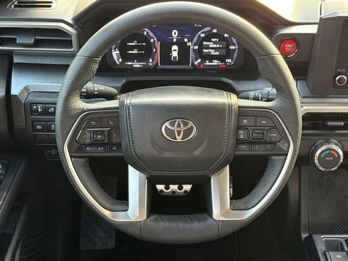 Used 2025 Toyota Tacoma TRD Sport AWD/4WD image 12