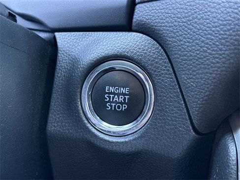 Used 2021 Toyota RAV4 XLE Premium image 28