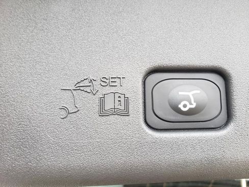 New 2026 Lincoln Nautilus Premier image 9