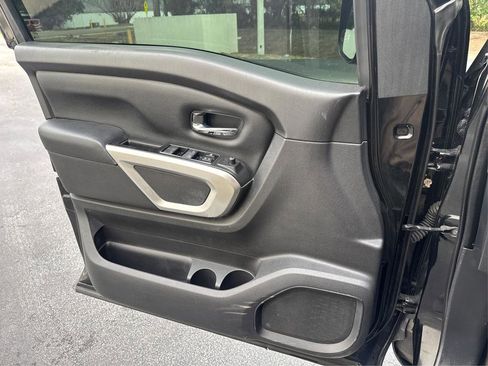 Used 2017 Nissan Titan SV RWD image 20