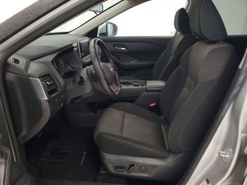 Used 2025 Nissan Rogue SV image 11