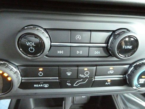 New 2026 Ford Bronco 2-Door AWD/4WD image 21