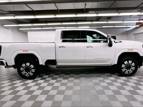 Used 2024 GMC Sierra 3500 Denali w/ Denali Reserve Package AWD/4WD image 15